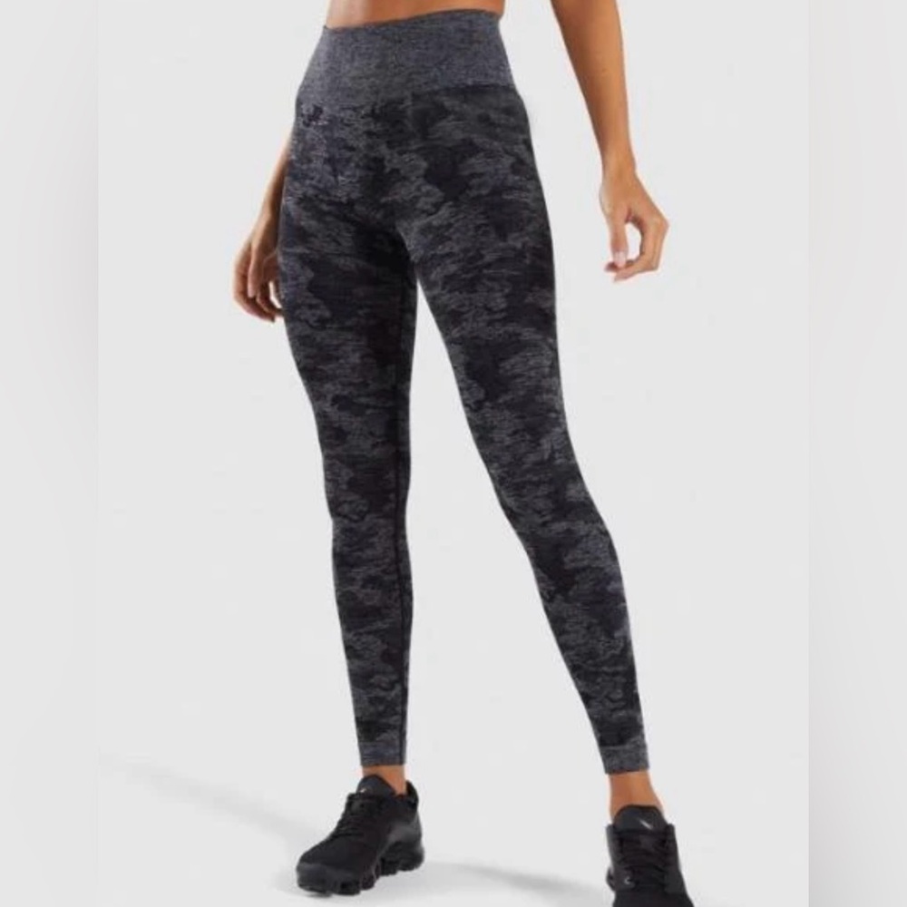 Gymshark adapt seamless leggings. Black/gray Camo. Size Medium